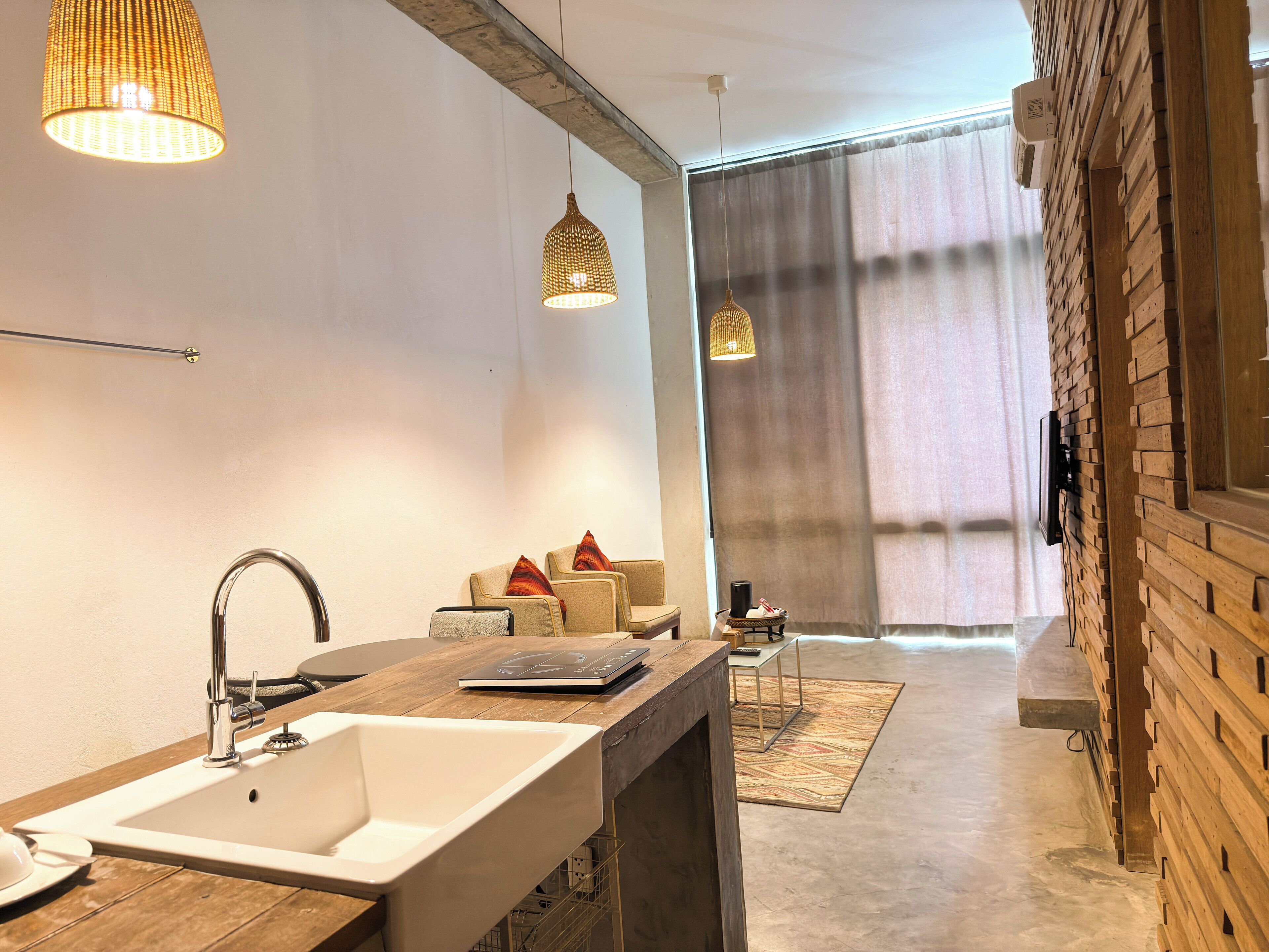 Family Room | Desk, free WiFi, bed sheets