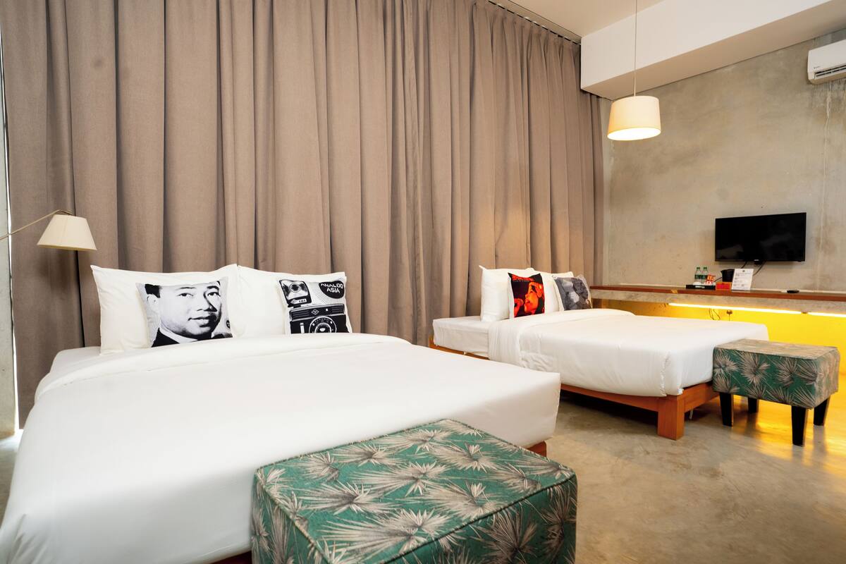 Chambre supérieure avec lits jumeaux, 2 lits doubles | Bureau, système d’insonorisation, accès au Wi-Fi (inclus)