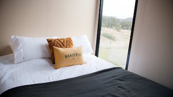 1 bedroom, bed sheets