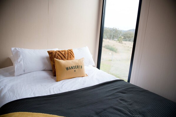 1 bedroom, bed sheets