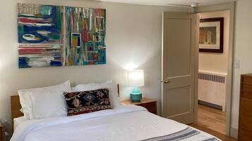 1 slaapkamer, een strijkplank/strijkijzer, wifi, beddengoed