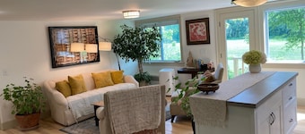 Remodeled Unit #1, 7 min to Great Barrington, 12 min to Ski Resorts & Trails