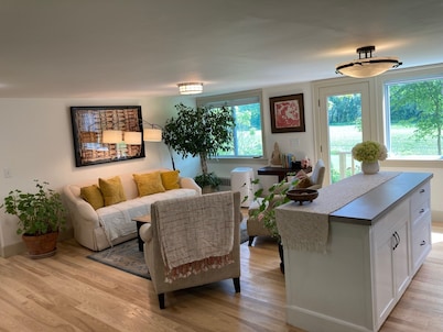 Remodeled Unit #1, 7 min to Great Barrington, 12 min to Ski Resorts & Trails