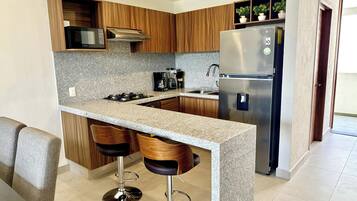 Microwave, oven, coffee/tea maker, blender