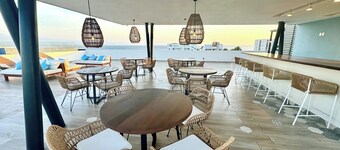 200 METERS FROM THE BEACH, INFINITY POOL, APARTMENT 2 BEDROOMS 2 BATHROOMS
