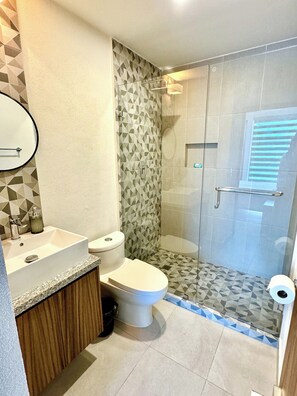 Handtücher, Seife, Toilettenpapier