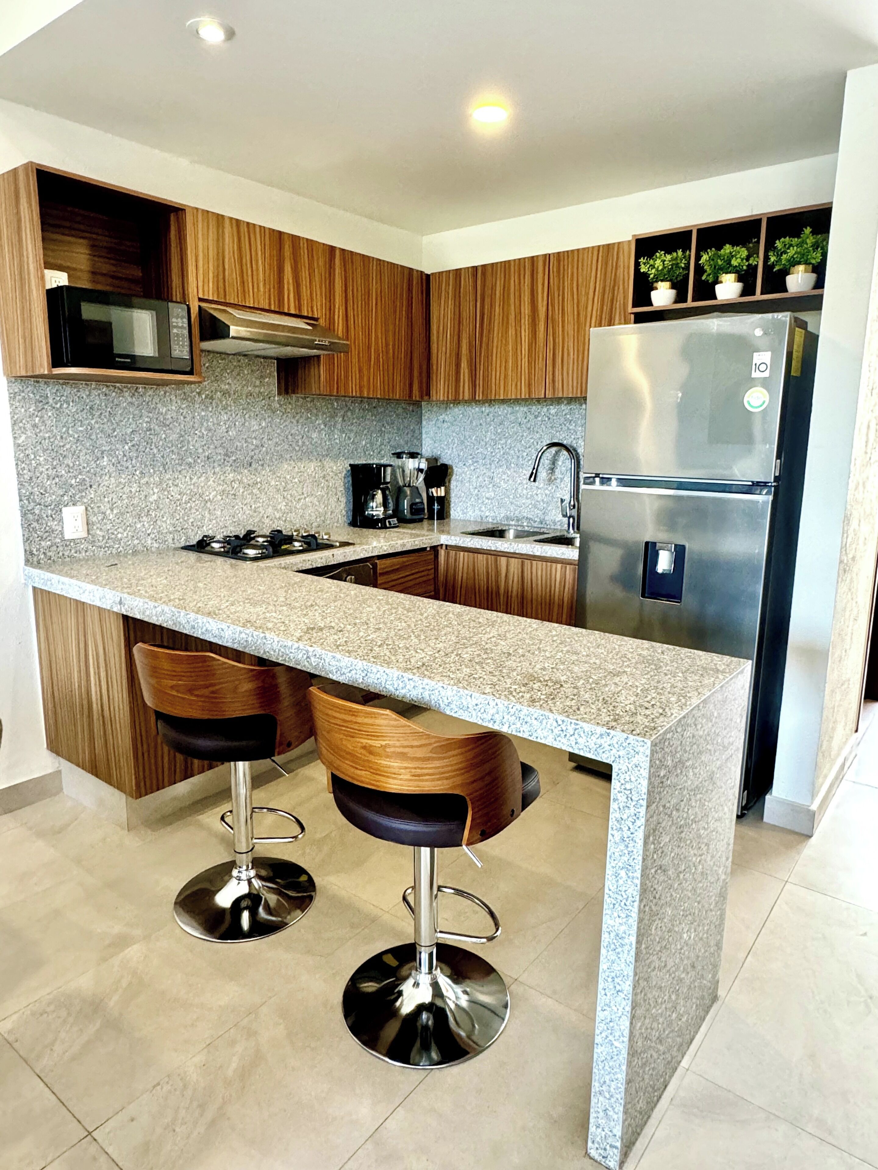 ميكروويف، فرن، ماكينة لصنع القهوة/الشاي، خلاط