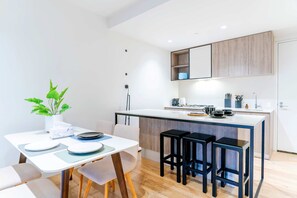 Dining - Beachfront 2B APT at Quay Boulevard Free Parking (Werribee South)