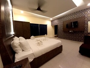 Executive Room | Premium bedding, desk, soundproofing, free WiFi - ROYAL DESTINY RESORT (Anaimalai)