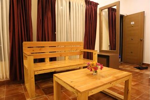 Deluxe Room | Living area