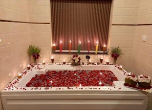 Executive Room | Deep-soaking bathtub