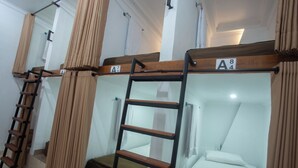 Bunk beds with wooden railings and a ladder, labeled A7 and A4.