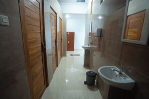 Standard Shared Dormitory | Bathroom - Lucky Hostel (Penida Island)