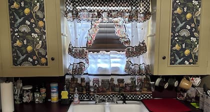 Cozy apartment in downtown Abilene, welcome to the back porch!