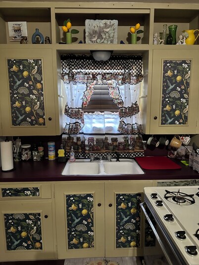 Cozy apartment in downtown Abilene, welcome to the back porch!