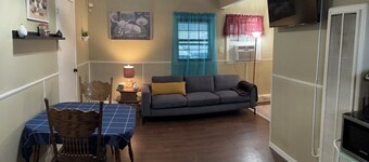 Cozy apartment in downtown Abilene, welcome to the back porch!