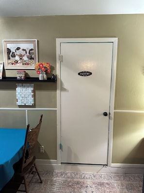 Dining - Cozy apartment in downtown Abilene, welcome to the back porch! (Abilene)