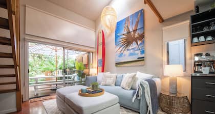 Cozy Beach Shack*Coffee Machine*Pool*1min walk to Home Beach