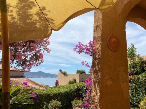 Le Tortore 15 with garden and sea view