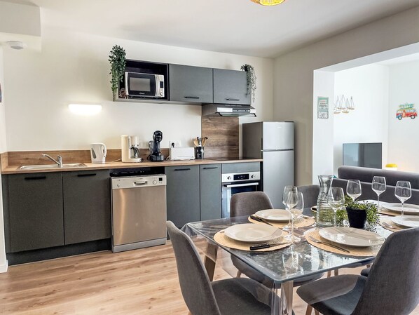 Fridge, microwave, oven, dishwasher