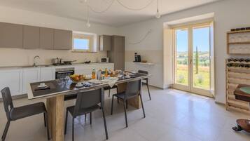 Réfrigérateur, micro-ondes, four, lave-vaisselle