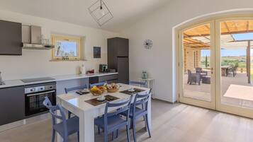 Réfrigérateur, micro-ondes, four, lave-vaisselle