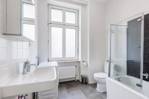 Toallas, jabón, papel de baño