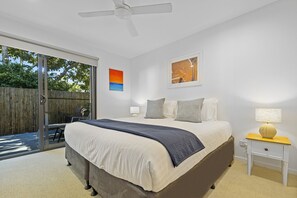 4 slaapkamers, een bureau, een strijkplank/strijkijzer, wifi