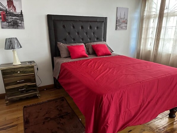 3 bedrooms, iron/ironing board, free WiFi, bed sheets