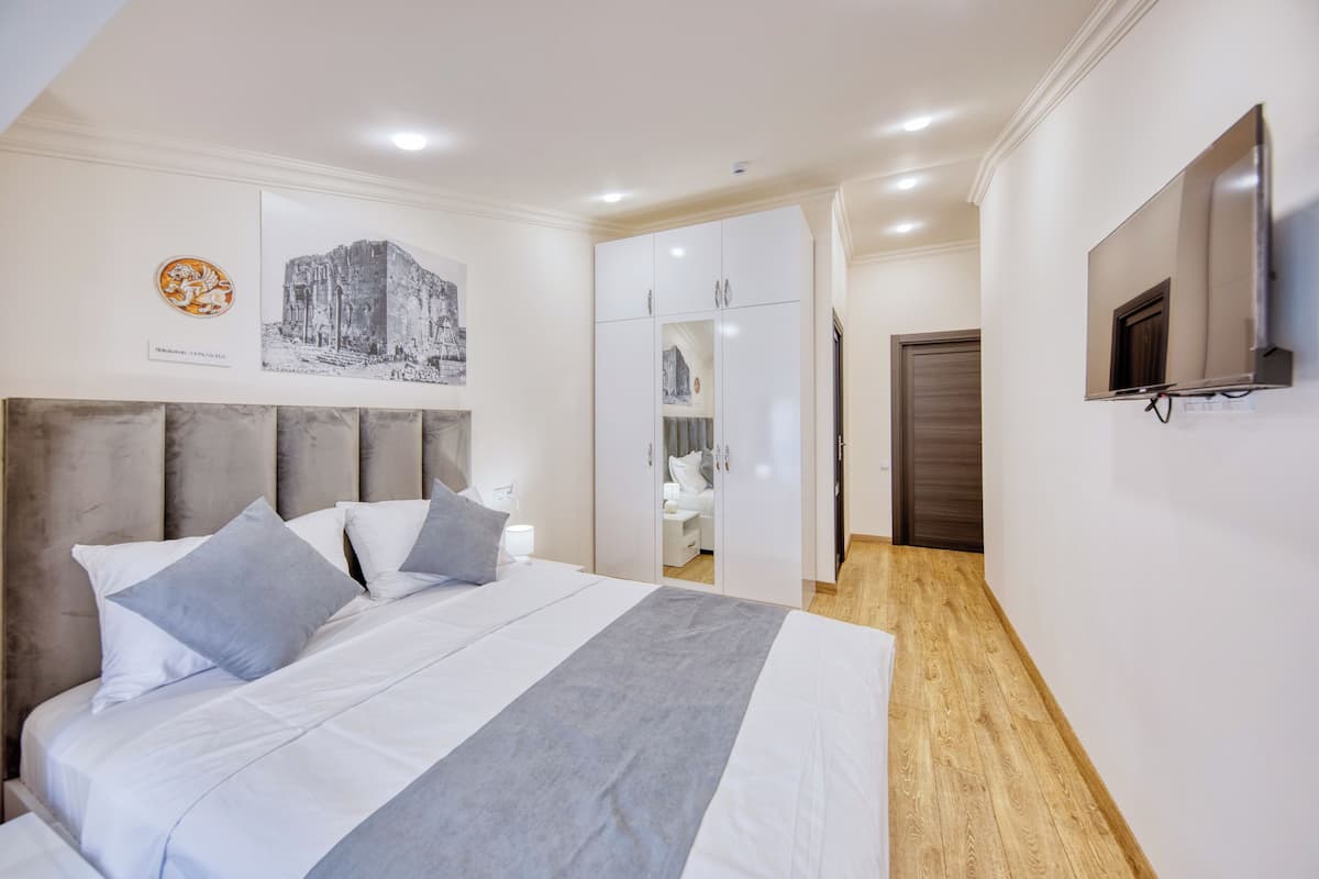 Camera Standard | Biancheria da letto ipoallergenica, materassi in memory foam, minibar