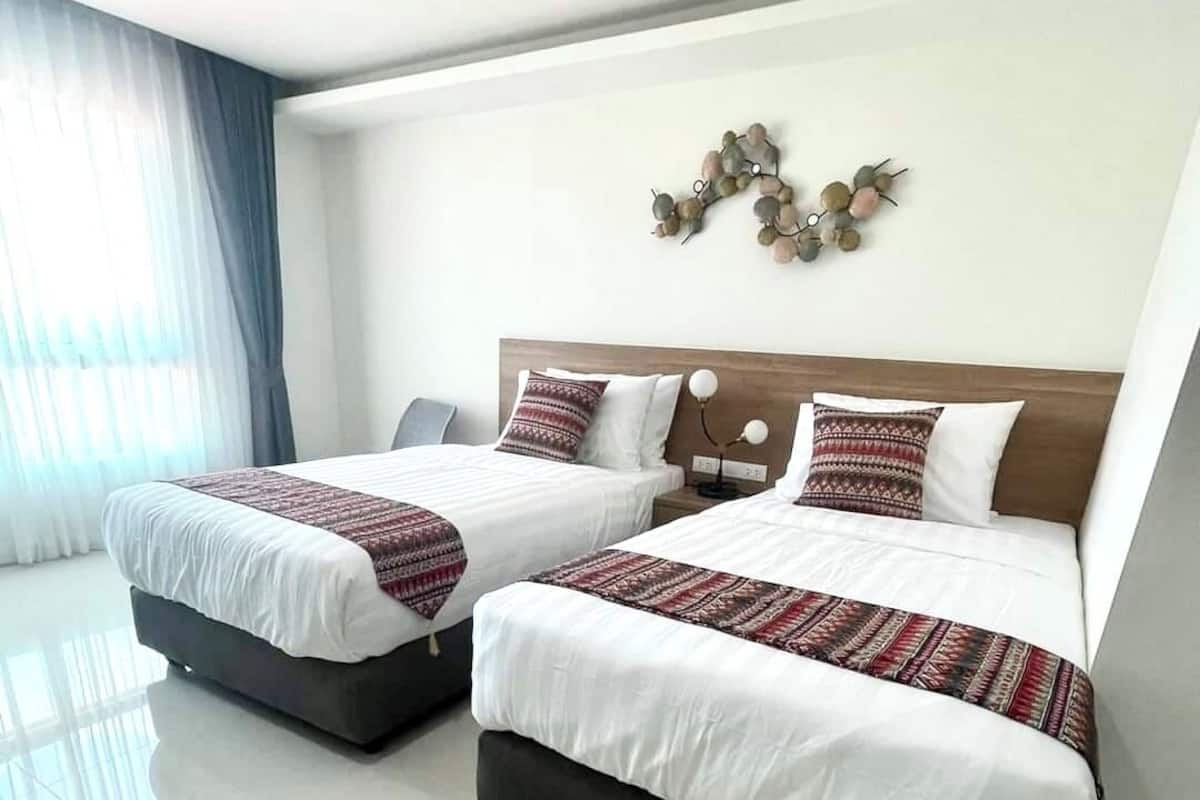 Standard Twin Room, City View | 2 bilik tidur, Wi-fi percuma, cadar katil