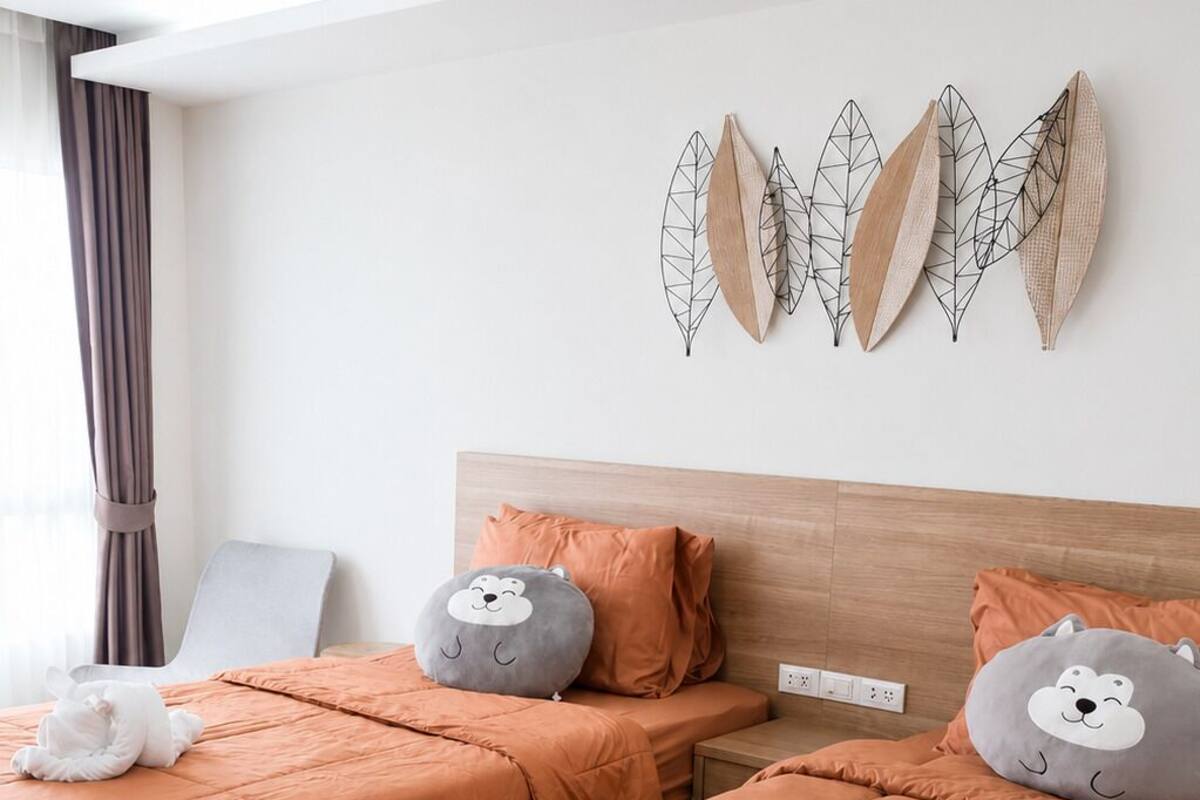 WiFi (free), bed sheets