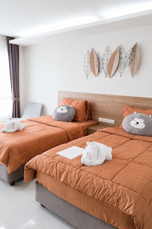 Free WiFi, bed sheets - Christella Hotel Laemchabang (Si Racha)