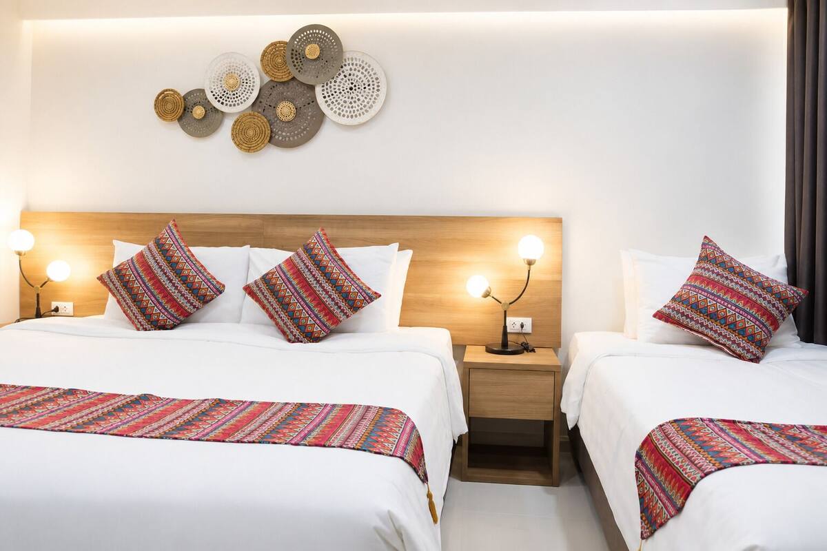 Standard King Room (Triple) | WiFi (free), bed sheets