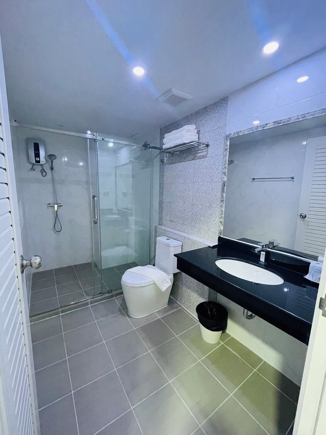 ファミリー スイート | バスルーム | シャワー、ヘアドライヤー、タオル、石鹸