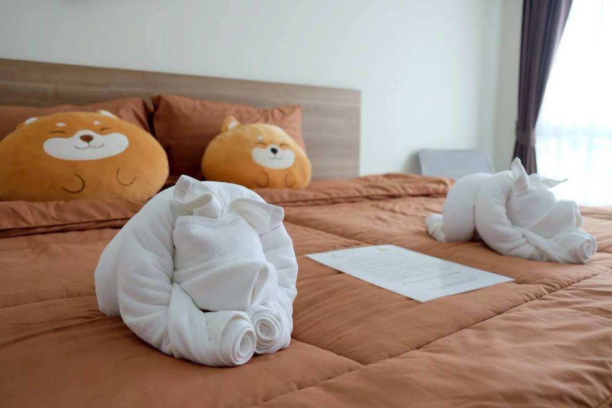 King Room - Pet Friendly (King Size Bed) | WiFi (free), bed sheets