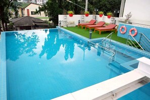 Outdoor pool - Christella Hotel Laemchabang (Si Racha)