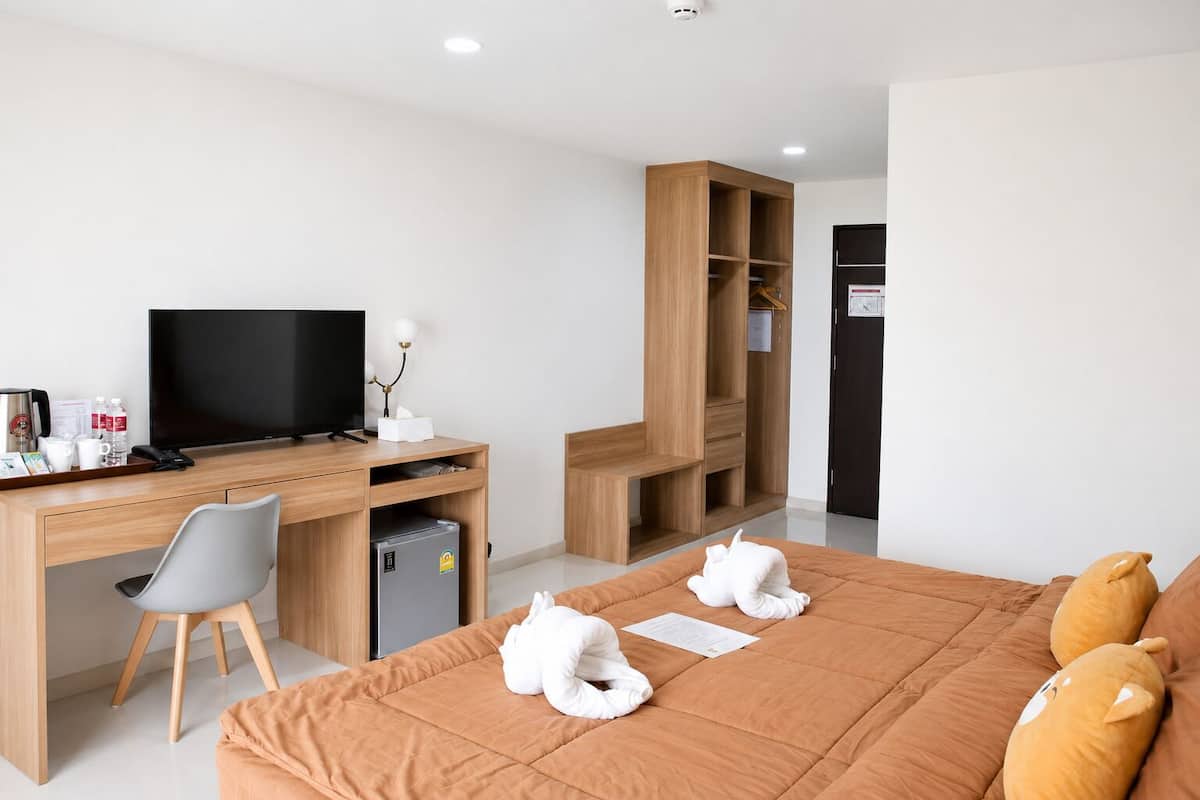 Queen Room - Pet Friendly (King Size Bed)