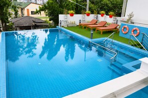Bar en la piscina