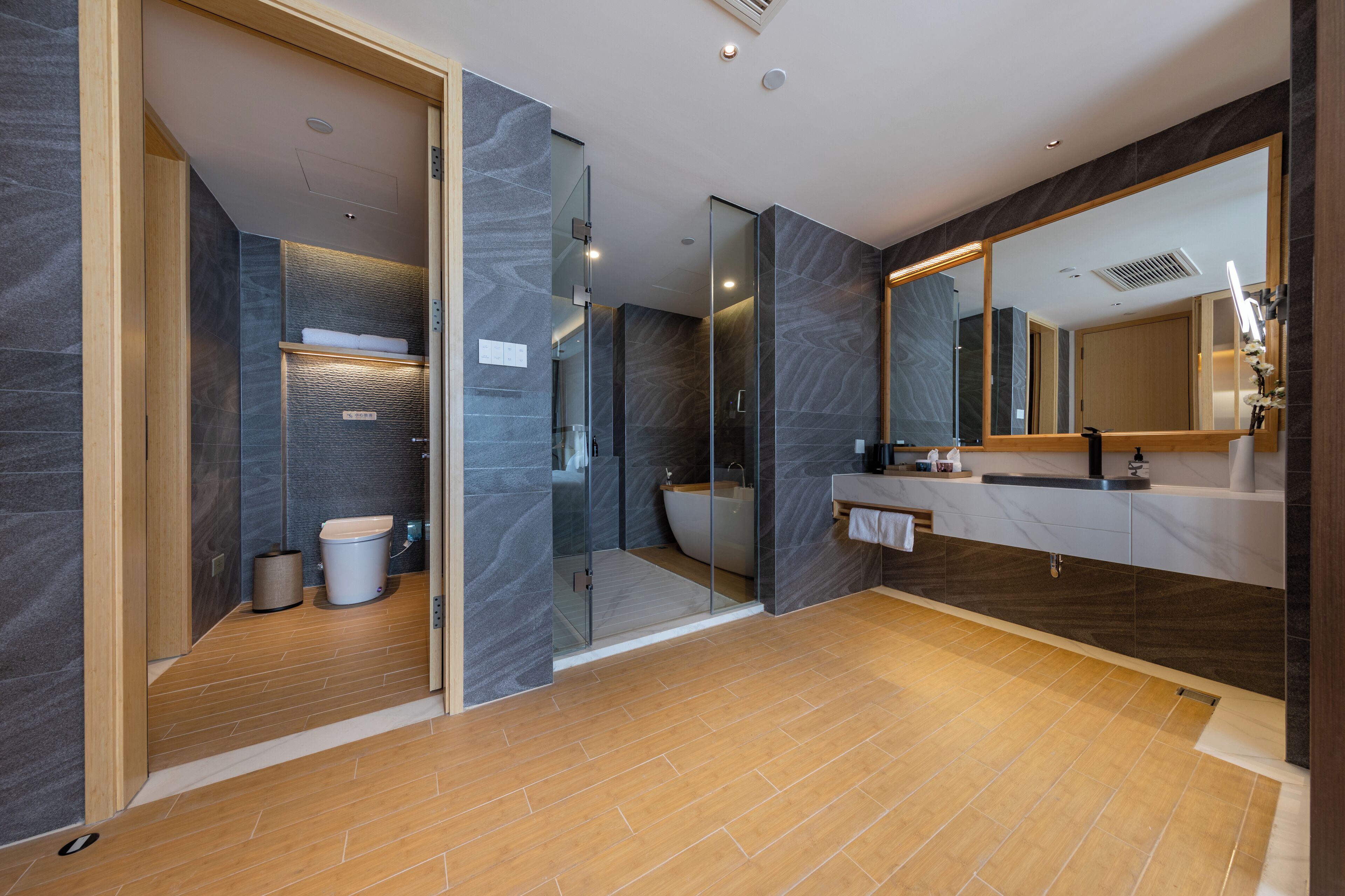 Luxury Studio Suite | Bathroom | Shower, rainfall showerhead, designer toiletries, hair dryer