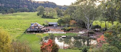 المنطقة المحيطة بالمنشأة