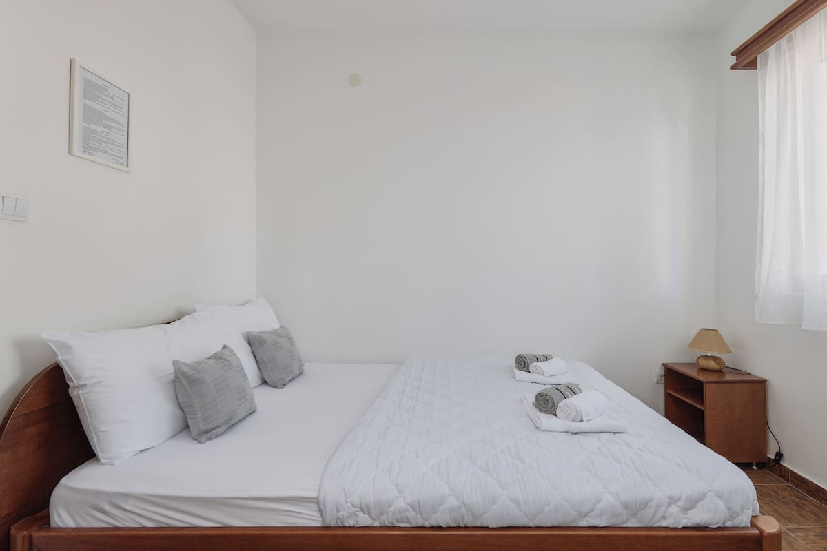 Superior Double Room | Peralatan tempat tidur hipoalergenik, langsir/tirai gelap terus 