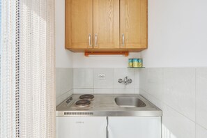 Panoramic Studio, Sea View | Private kitchen