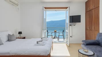 Studio Panorama, pemandangan laut | 1 kamar tidur, seprai antialergi, tirai kedap cahaya, dan kedap suara