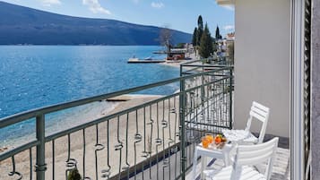 Apartemen Panorama, pemandangan laut | 1 kamar tidur, seprai antialergi, tirai kedap cahaya, dan kedap suara