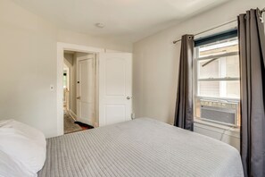 2 habitaciones, escritorio, tabla de planchar con plancha y wifi 