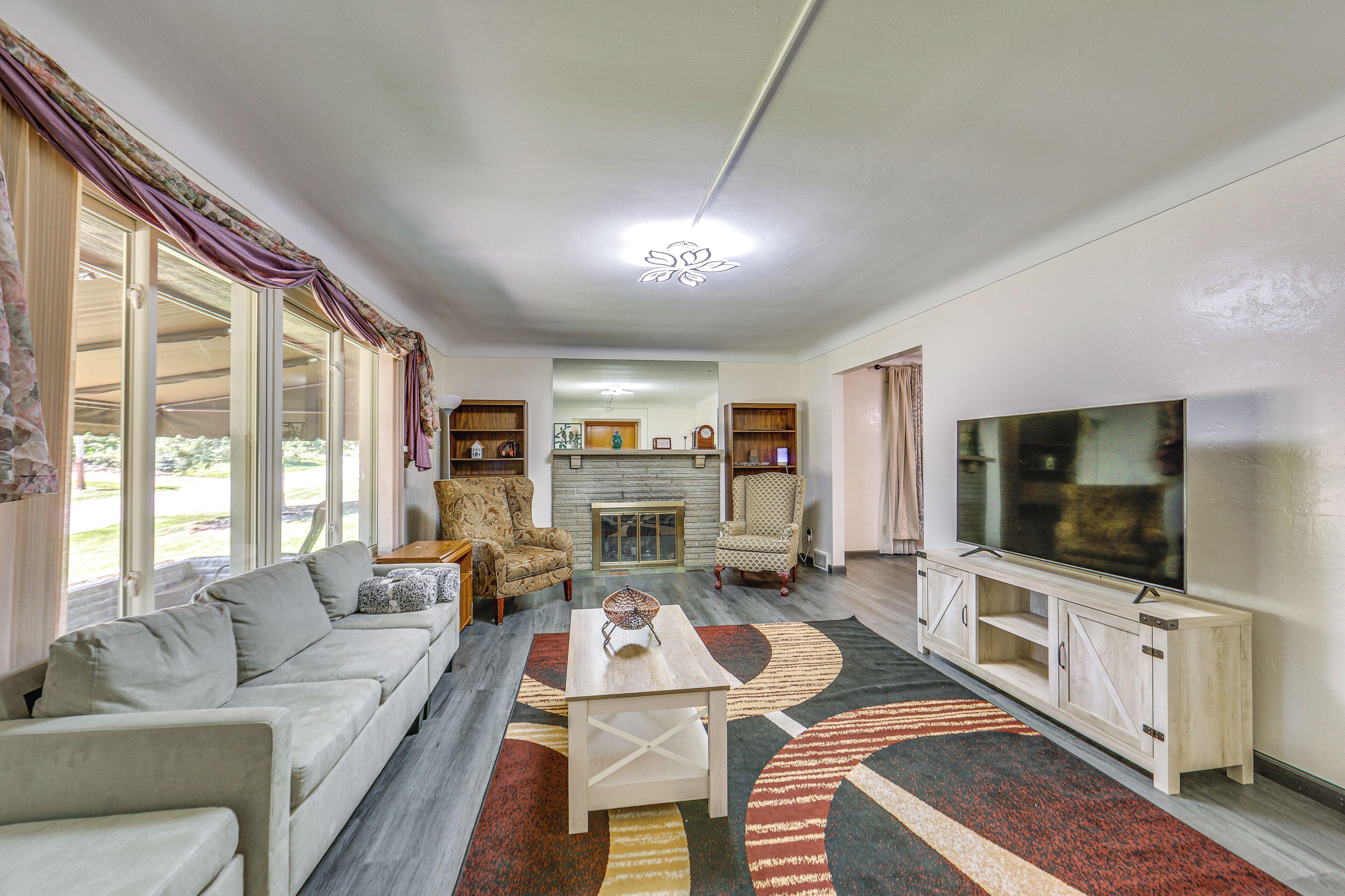 Monroeville Vacation Rental ~ 3 Mi to Boyce Park!