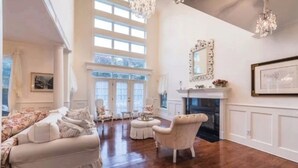 Unclassified image, 3 of 31, button - Villa Charlotte (Bridgehampton)