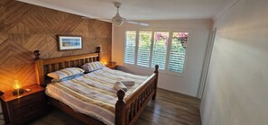 1 chambre, fer et planche à repasser, lit de bébé portatif, Wi-Fi