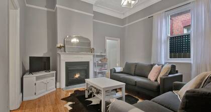 Rose Cottage - Stroll to CBD, Leafy Setting